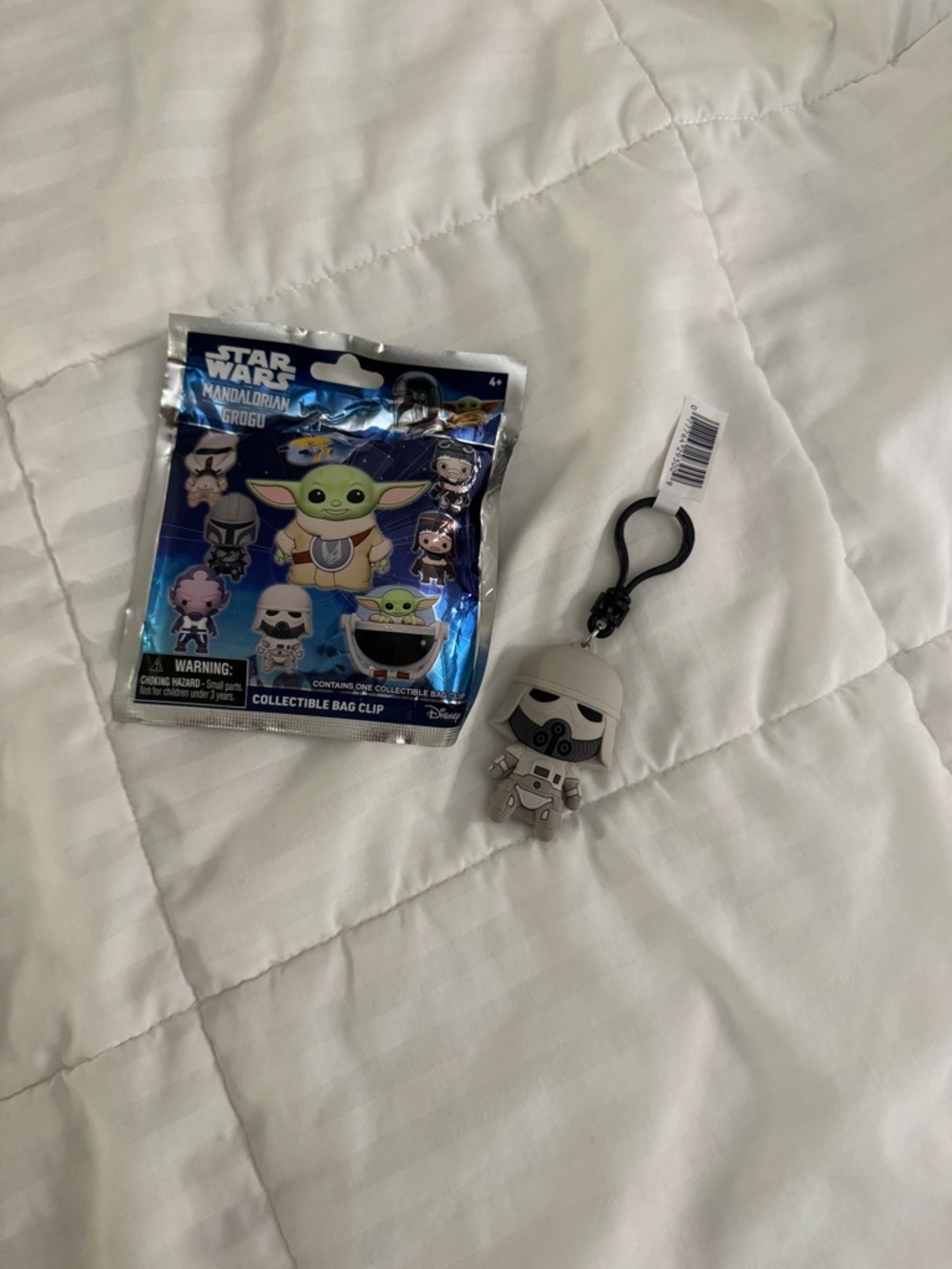 Star Wars The Mandalorian Grogu Collectible Bag Clip Keychain—Snowtrooper